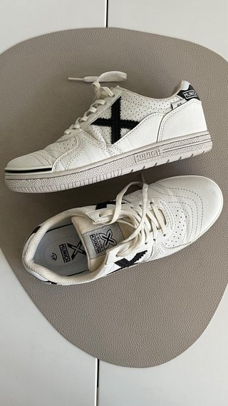 Zapatillas Munich Blancas y Negras