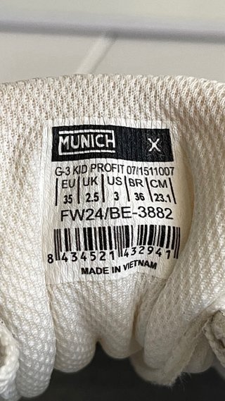Zapatillas Munich Blancas y Negras