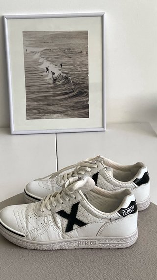 Zapatillas Munich Blancas y Negras