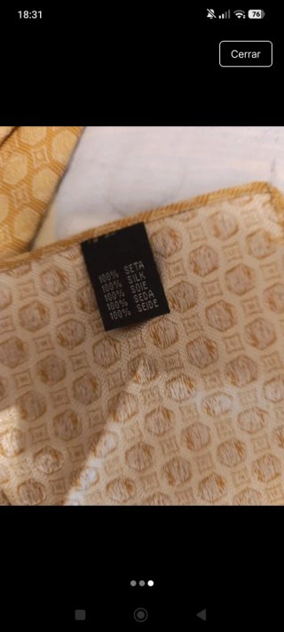 Corbata y pañuelo dorado