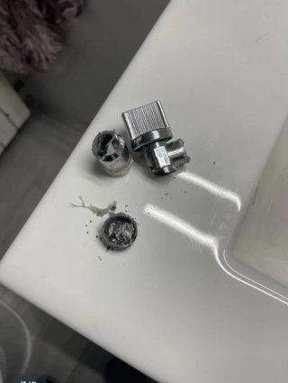 Servicio de electricidad fontanería y carpintería