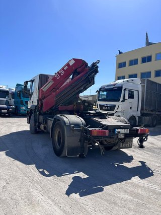Tractora IVECO STRALIS 420 DCI con grúa HMF 3720
