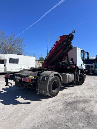 Tractora IVECO STRALIS 420 DCI con grúa HMF 3720