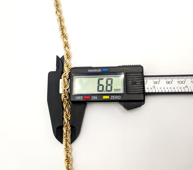 Cadena Salomónica de oro de 18k, 28.28 g, 74 cm.