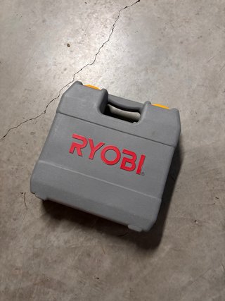 Caladora Ryobi con Repuestos de cuchillas