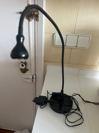 Lámpara de mesa flexible negra