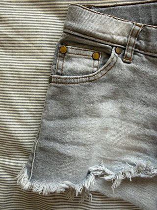 Pantalón corto Nicoli gris desflecado tiro bajo,m