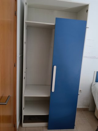 Armario azul y blanco seminuevo