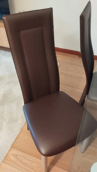 Mesa Comedor Cristal y 4 Sillas Piel Marrón