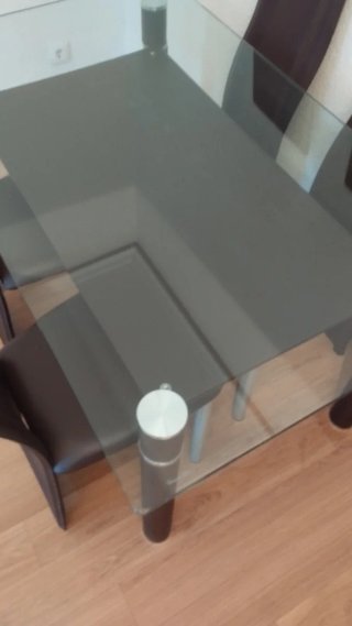 Mesa Comedor Cristal y 4 Sillas Piel Marrón