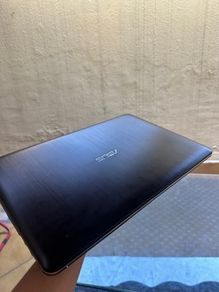ASUS X540YA-DM075T Portátil