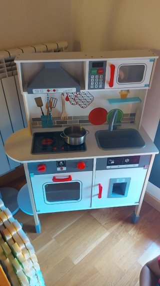 Cocina de juguete con accesorios