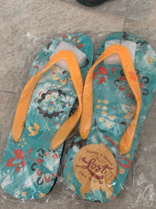 Chanclas Lost Talla 42 Precio por unidad.