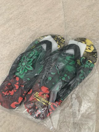 Chanclas Lost Talla 42 Precio por unidad.