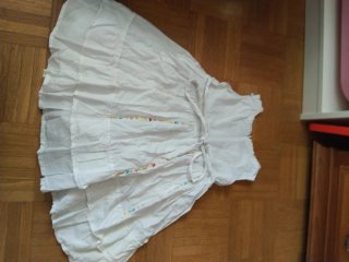 Vestido blanco bordado niña