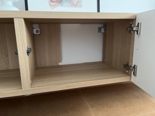 Mueble TV suspendido Ikea Besta en roble blanco