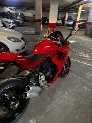 Ducati Supersport 950 Roja