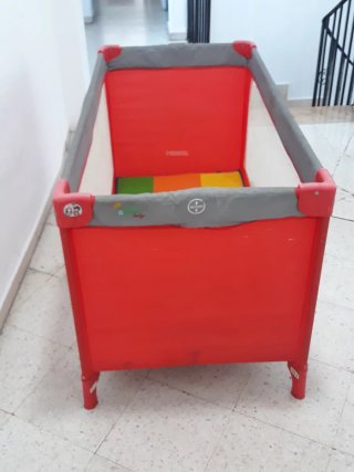Cuna de viaje y parque infantil