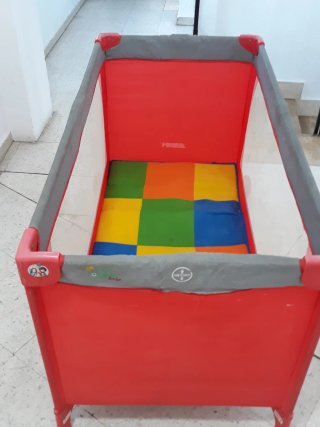 Cuna de viaje y parque infantil