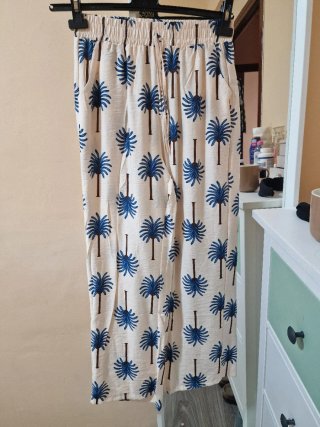Pantalón ancho verano estampado palmeras