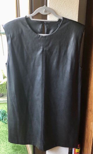 Vestido negro sin mangas