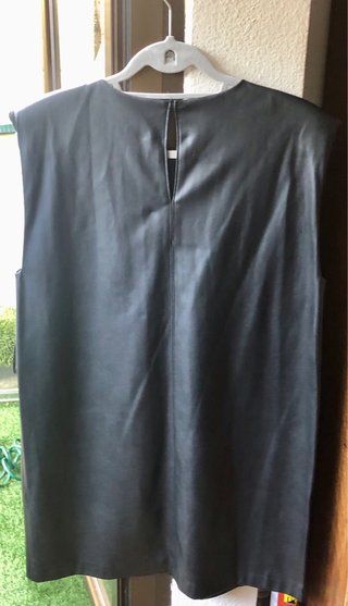 Vestido negro sin mangas