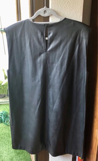 Vestido negro sin mangas