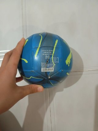Mini balón de fútbol azul y verde