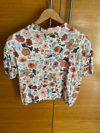 Blusa estampada flores manga corta