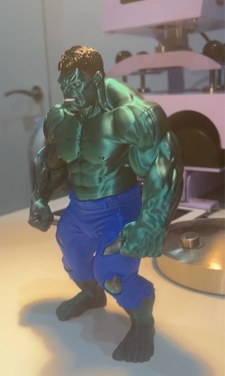 Figura Hulk 24 cm filamento según como lo mires