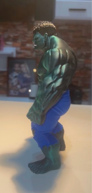 Figura Hulk 24 cm filamento según como lo mires