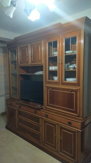 Mueble salón madera puertas cristal