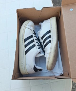 Zapatillas Adidas Blancas y Negras