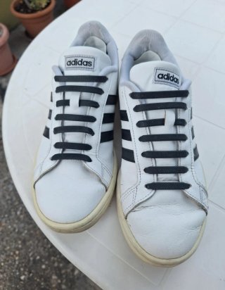 Zapatillas Adidas Blancas y Negras