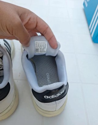 Zapatillas Adidas Blancas y Negras