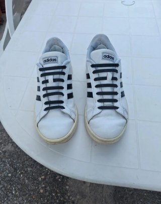 Zapatillas Adidas Blancas y Negras