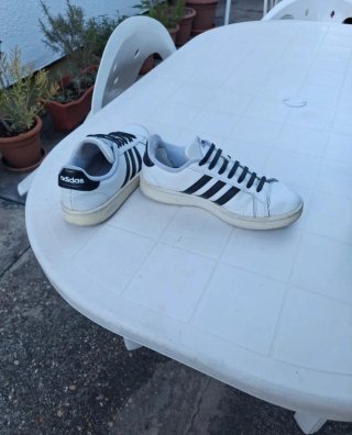 Zapatillas Adidas Blancas y Negras