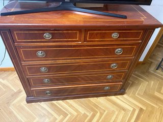 Cajonera de madera estilo clásico