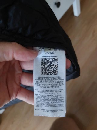 Chaqueta Guess acolchada fina negra