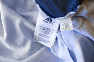 Camiseta Adidas Raglan Blanca y Azul