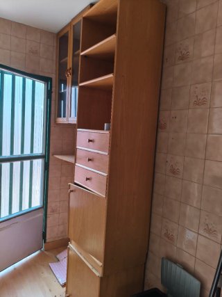 Regalo armario de madera y cristal