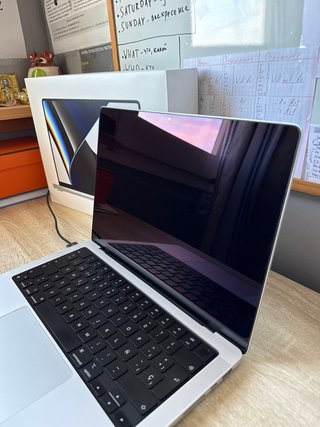 MacBook Pro M1 Pro 16GB/512GB Plata