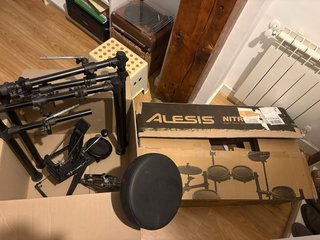 Batería Electrónica Alesis Nitro Mesh Kit + banco