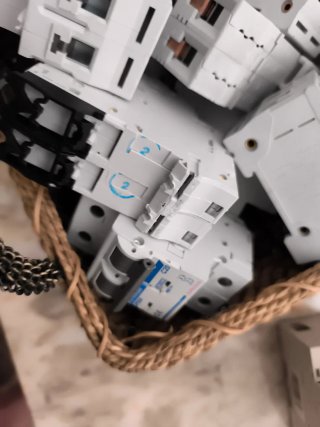 Lote de interruptores automáticos CHINT