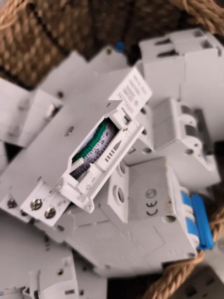Lote de interruptores automáticos CHINT