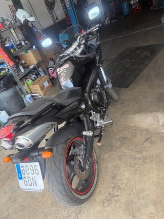 Yamaha sportbike negra