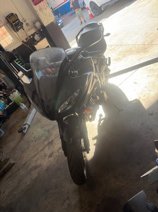 Yamaha sportbike negra