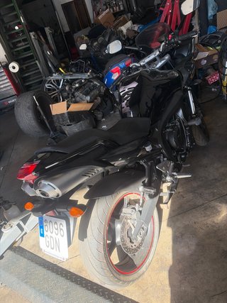 Yamaha sportbike negra