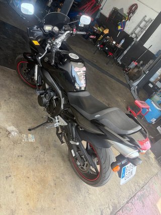 Yamaha sportbike negra