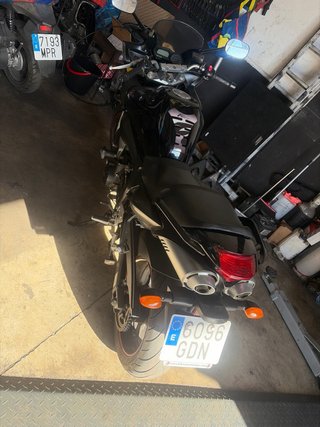 Yamaha sportbike negra